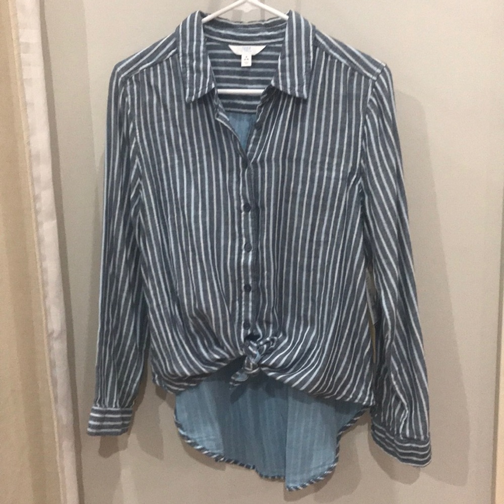 Button down shirt. Size S